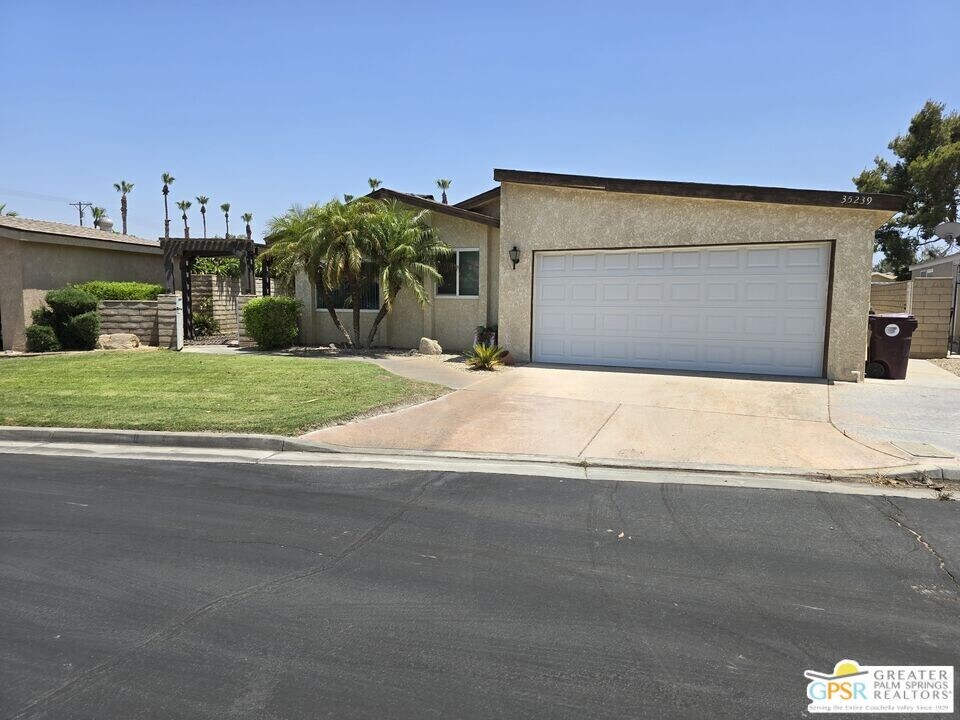 35239 Bandana Rd in Thousand Palms, CA - Building Photo