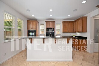 2469 Kinsella Way in Roseville, CA - Building Photo - Building Photo