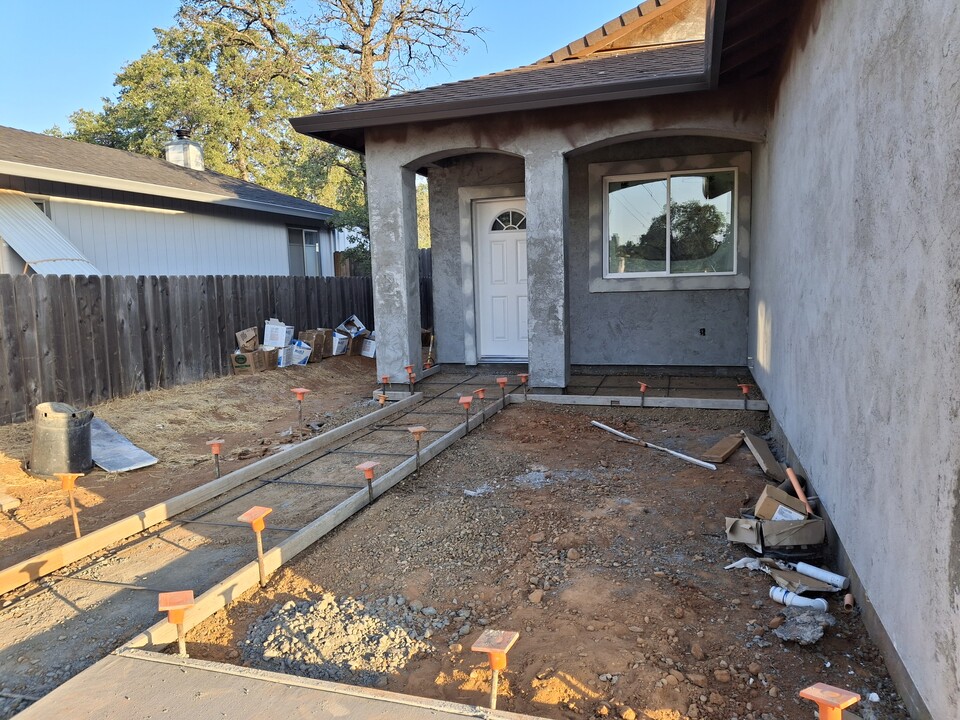 21870 Burney Pl in Cottonwood, CA - Building Photo