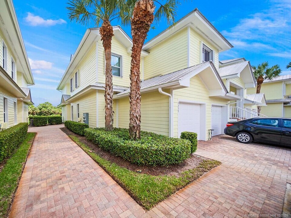 3455 SW Sawgrass Villas Dr in Palm City, FL - Building Photo