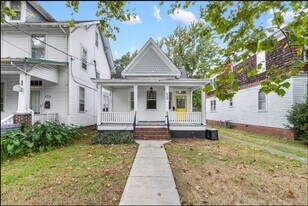 430 Mt Vernon Ave, Unit Apt 302 in Portsmouth, VA - Building Photo