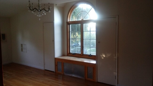 277 Whitehall Rd S, Unit 2nd floor