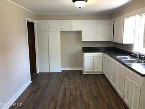 213 Van Voris St in Batesville, MS - Building Photo - Building Photo