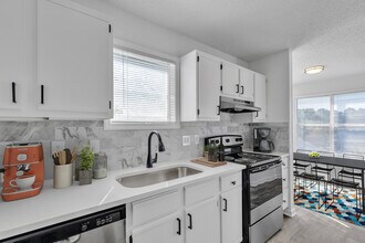 Cambridge Apartments in Raleigh, NC - Building Photo - Building Photo