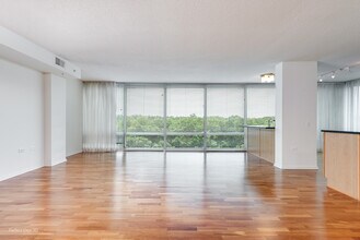 9725 Woods Dr in Skokie, IL - Building Photo - Building Photo