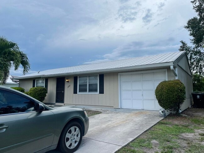 1757 SW Cameo Blvd in Port St. Lucie, FL - Building Photo - Building Photo