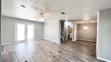 9201 Simmons Rd in Austin, TX - Building Photo - Building Photo