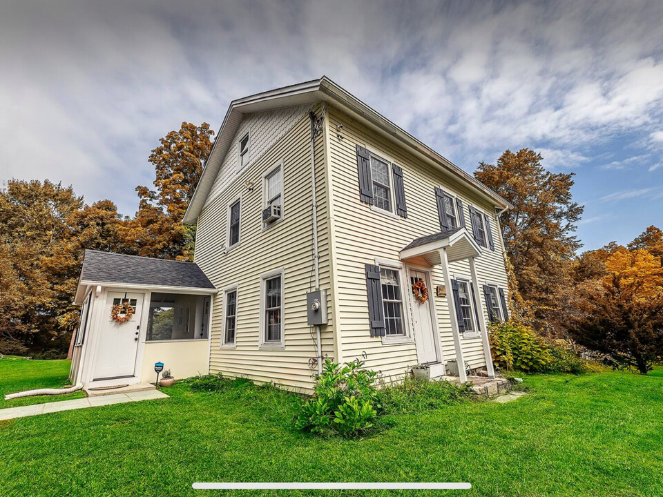 21 Knife Shop Rd in Litchfield, CT - Building Photo