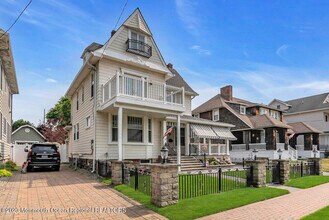 210 8th Ave in Belmar, NJ - Foto de edificio - Building Photo