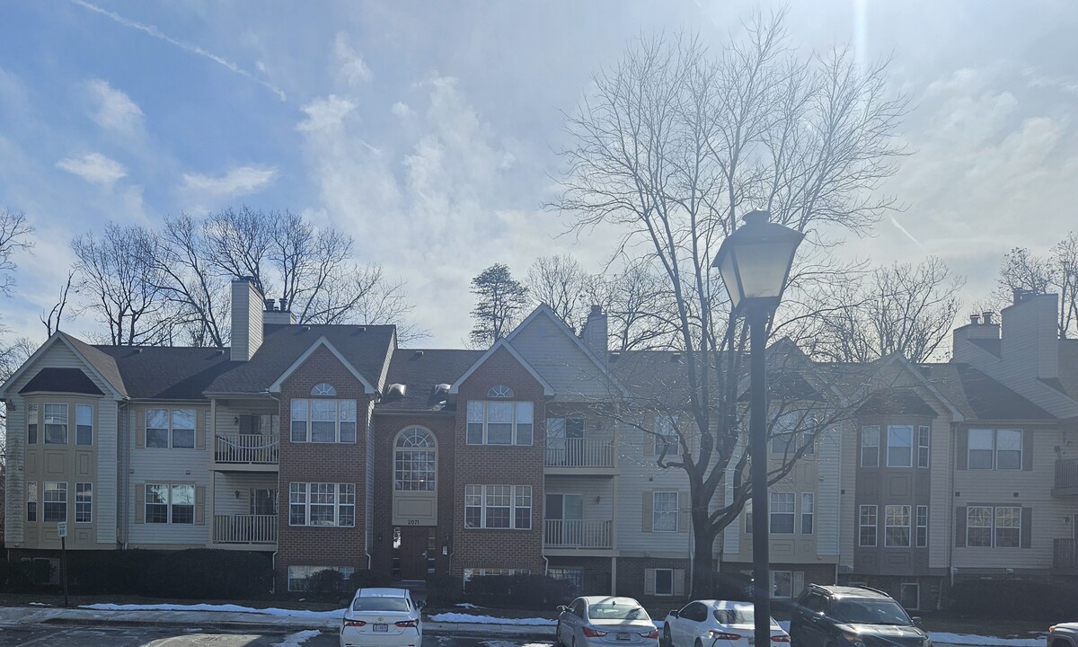 2071 Alice Ave, Unit Rosecroft Commons in Oxon Hill, MD - Building Photo