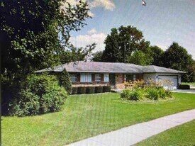 1210 Woodridge Dr in Rockford, IL - Building Photo