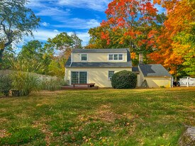 14 Long Lots Rd in Westport, CT - Building Photo