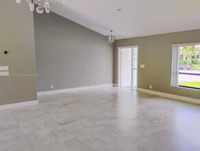 9654 Sun Pointe Dr in Boynton Beach, FL - Building Photo - Building Photo