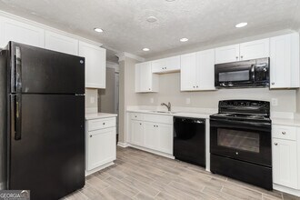 7594 Casper Ct in Jonesboro, GA - Building Photo - Building Photo