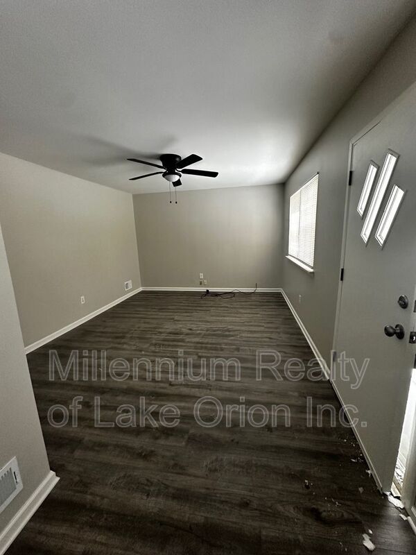 61 E New York Ave in Pontiac, MI - Building Photo - Building Photo