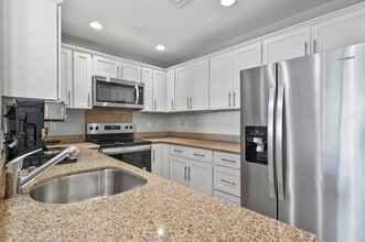 360 Revere Beach Blvd in Revere, MA - Foto de edificio - Building Photo