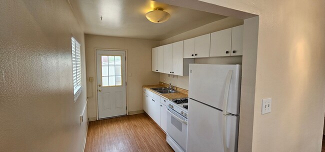 1621 Sims St in Ridgecrest, CA - Building Photo - Building Photo