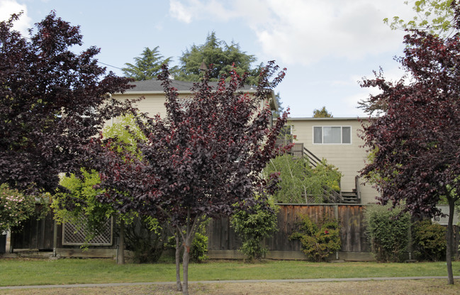 2183 Courtland Ave in Oakland, CA - Building Photo - Building Photo