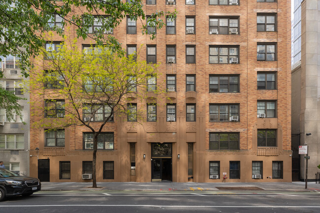 310 E 55th St in New York, NY - Building Photo - Building Photo