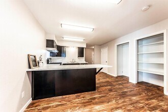 123 S Carroll St in La Porte, TX - Building Photo - Building Photo