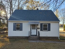 54 Greenwood Dr in Manchester, CT - Building Photo