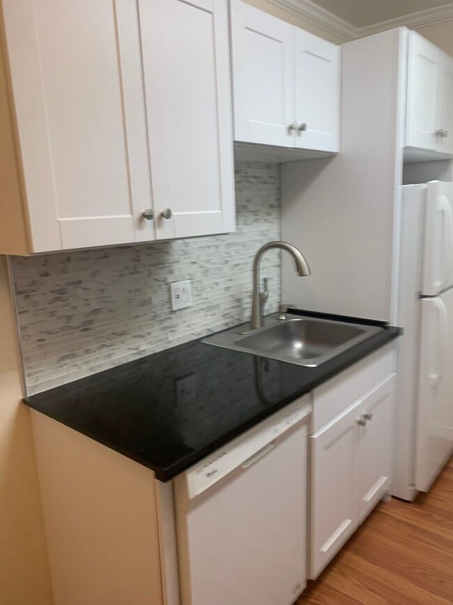 404 Boardwalk Dr in San Bruno, CA - Building Photo - Building Photo