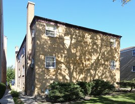 2135 Howard St in Evanston, IL - Building Photo