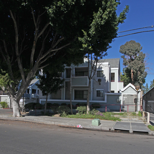 Arminta West Apartments in Sun Valley, CA - Foto de edificio - Building Photo