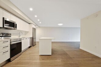 1500 Bay Rd, Unit N-0323 in Miami Beach, FL - Building Photo - Building Photo