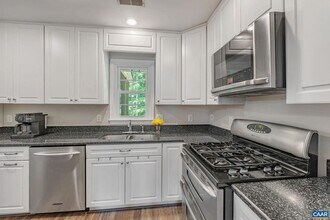 440 Wynridge Dr in Charlottesville, VA - Building Photo - Building Photo