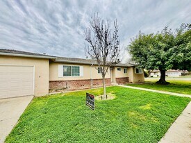 1422 S 10th St in Los Banos, CA - Building Photo