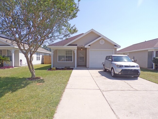 1128 Sweetbriar St in Cantonment, FL - Building Photo - Building Photo