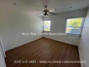 10718 Oxnard St in Los Angeles, CA - Building Photo - Building Photo