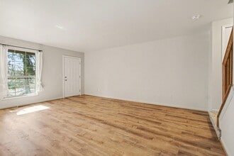 125 Commons Cir in Saline, MI - Foto de edificio - Building Photo