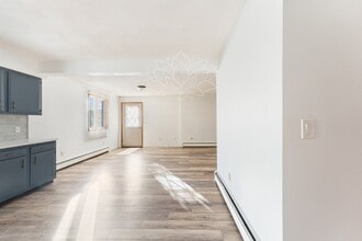 621 N Rogers Ave, Unit 2 in Endicott, NY - Foto de edificio - Building Photo