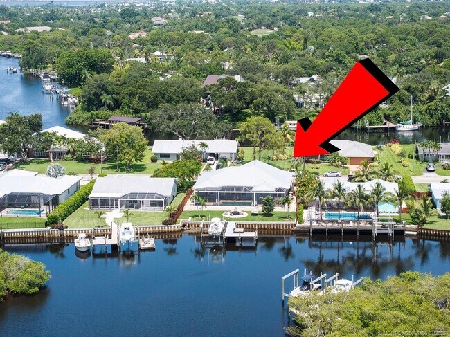 562 SW Pine Tree Ln in Palm City, FL - Building Photo - Building Photo