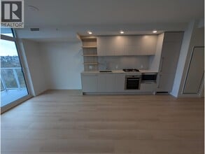 311 Alderson Ave in Coquitlam, BC - Building Photo - Building Photo