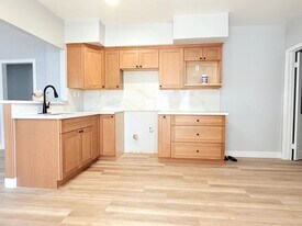 1080 Orange Ave in Long Beach, CA - Building Photo