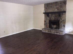 2934 Lakemont Dr SW in Marietta, GA - Building Photo - Building Photo