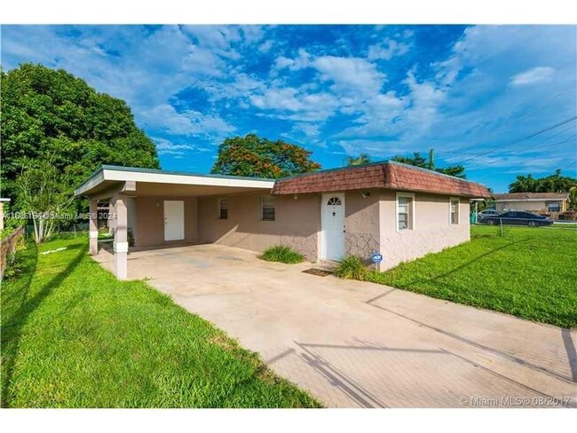 127 NW 13th Ave in Dania Beach, FL - Building Photo - Building Photo