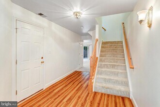 14217 Hunters Run Way in Gainesville, VA - Building Photo - Building Photo