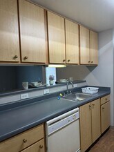 16932 SE Powell Blvd in Portland, OR - Building Photo - Building Photo