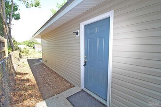 4964 W Spencer Field Rd in Pace, FL - Building Photo - Building Photo