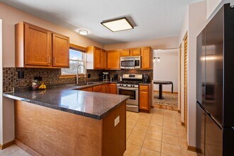 595 Pershing Ct in Mundelein, IL - Building Photo - Building Photo