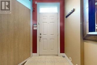 3030 Lake Shore Blvd W in Toronto, ON - Building Photo - Building Photo