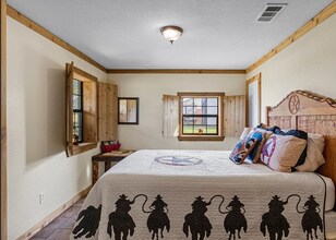 3403 VZ County Road 1110 in Grand Saline, TX - Foto de edificio - Building Photo