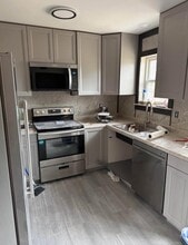 1102 Asbury Cir E in Elizabethtown, KY - Building Photo - Building Photo