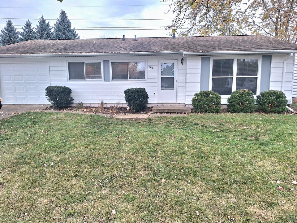 1418 Dillon Dr in Normal, IL - Building Photo