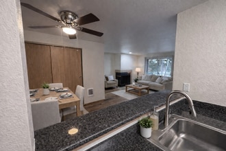 Meridian Terrace Apartments in Seattle, WA - Foto de edificio - Interior Photo