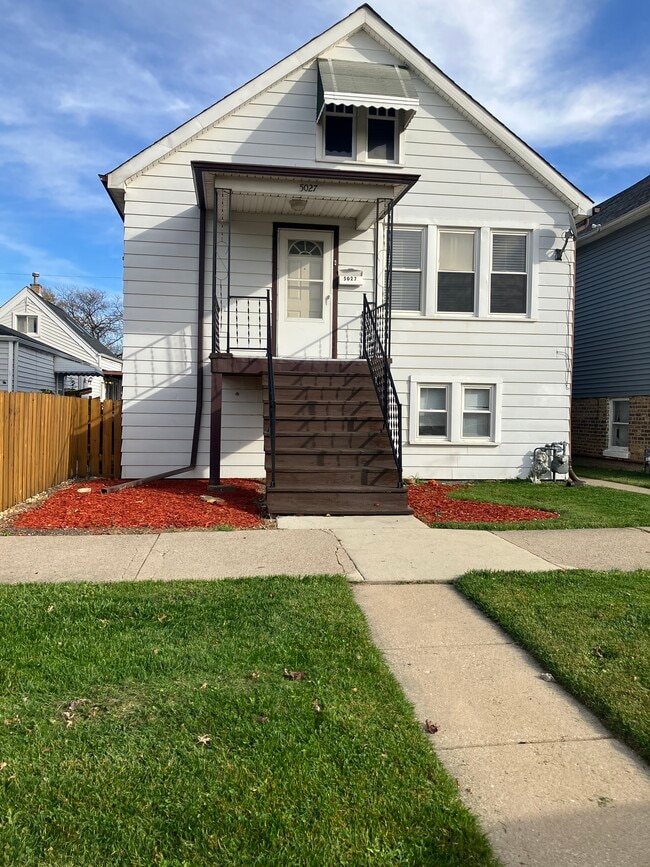 5027 S Latrobe Ave, Unit 1st Floor in Chicago, IL - Building Photo - Building Photo